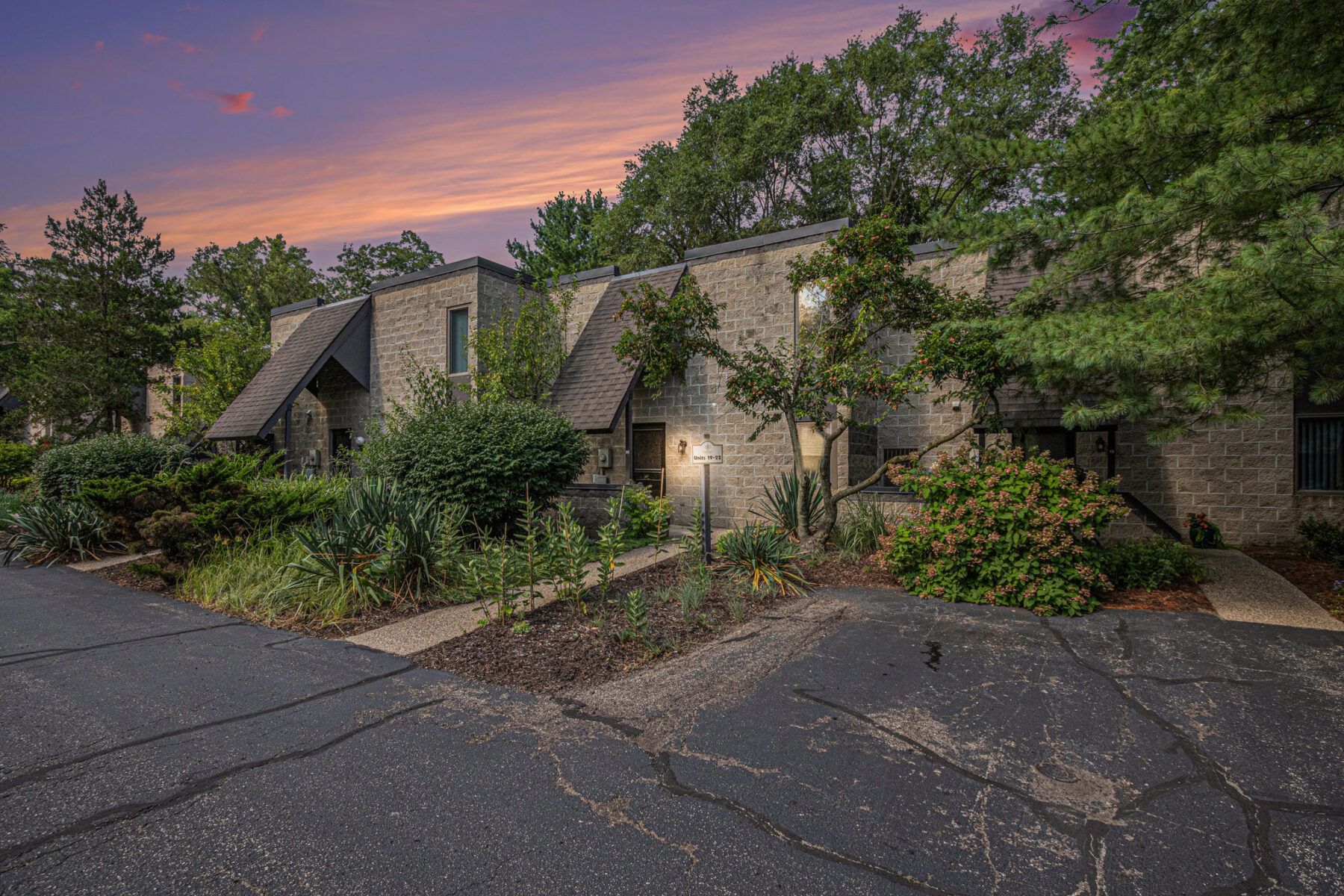 Welcome to Karwick! A front view of the condo.
