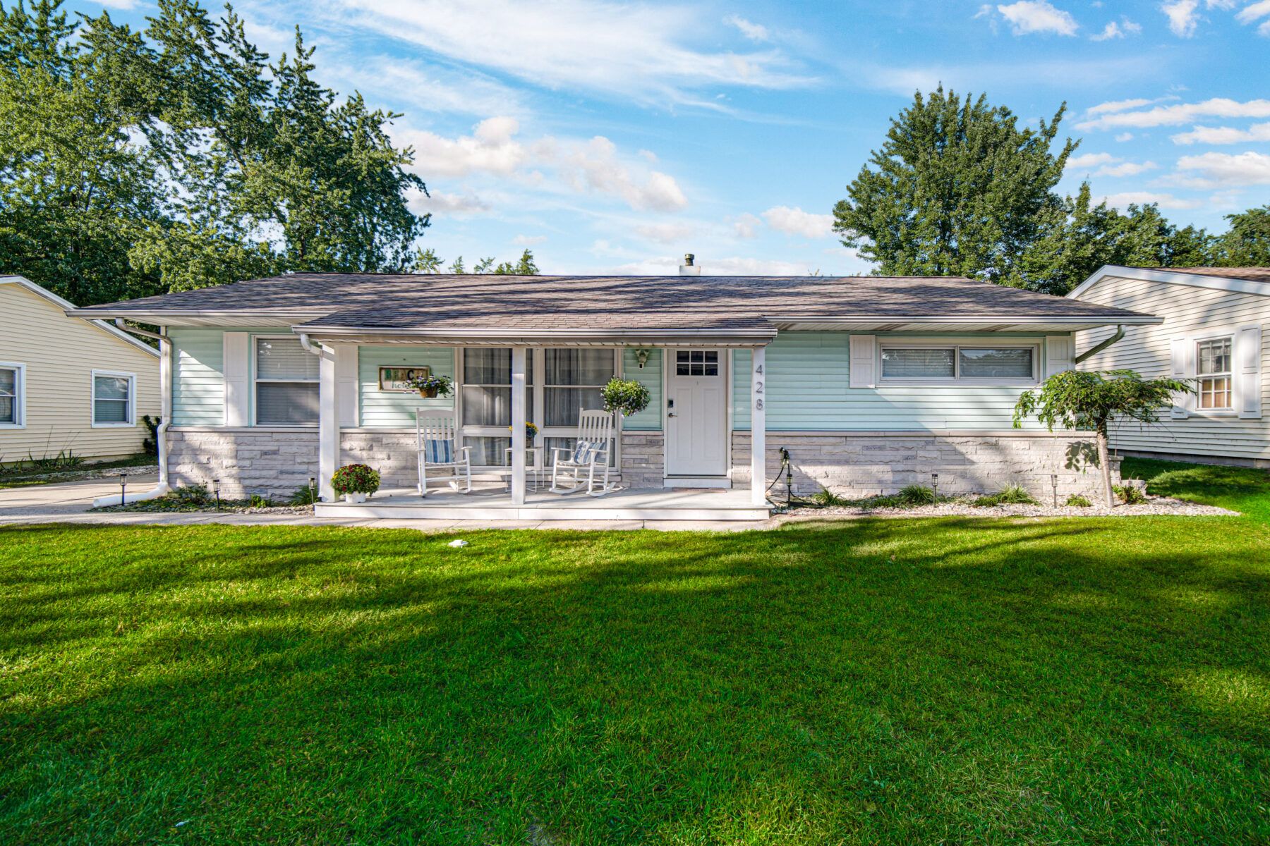 Welcome to Barefoot Beach House - your bright and breezy Sheridan Beach retreat near Lake Michigan and the Indiana Dunes National Park.