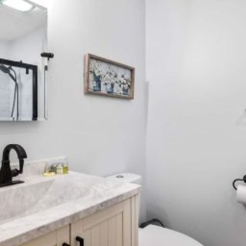 Willow's Retreat House - Full Bathroom on second floor