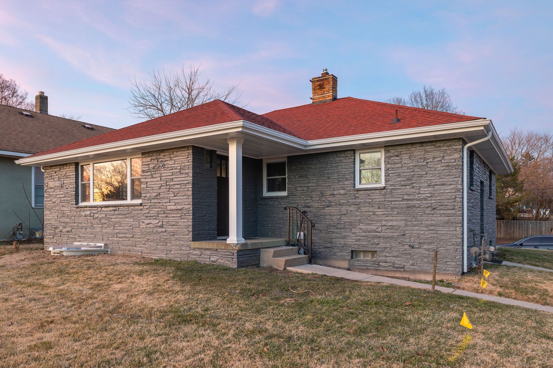 Front of home with front porch and front yard