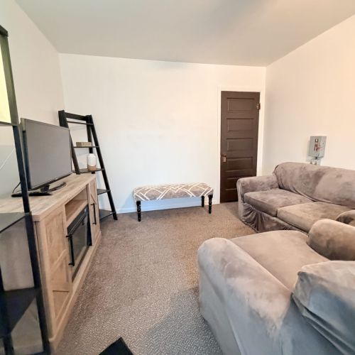 Upper Unit - Living room with comfortable seating.