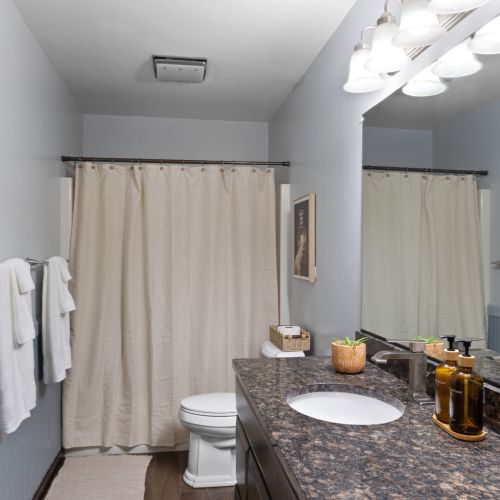 Full Bathroom 1