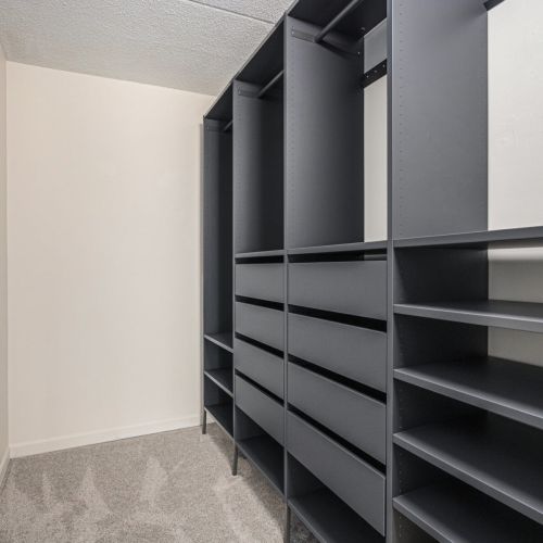 Built in shelfing for extra storage.