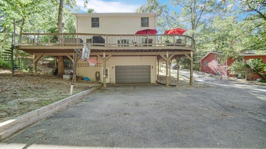 Parking for up to 4 cars,
Basketball hoop, Garage has all Beach Essentials and PING PONG table.