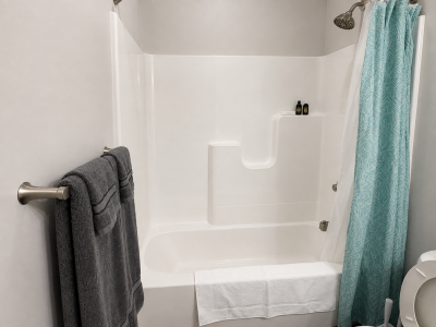 Bathtub/Shower combo