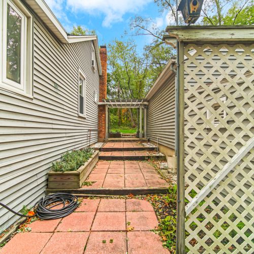 Side of the house and garage.