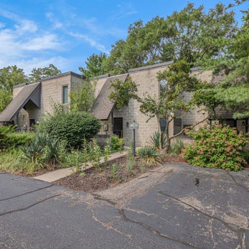 Another front view of the Condominim.