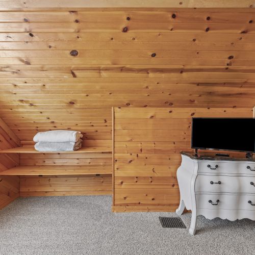 Bedroom 4 - View 2
Light-filled bedroom with a calming atmosphere, soft pillows, and plenty of room to unwind.