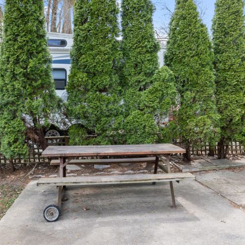 Outdoor dining/seating