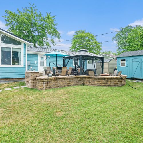 Look at this outdoor "Oasis"!!!