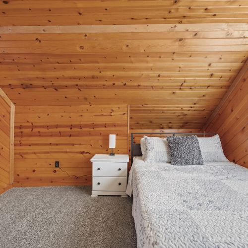 Bedroom 4
Light-filled bedroom with a calming atmosphere, soft pillows, and plenty of room to unwind.