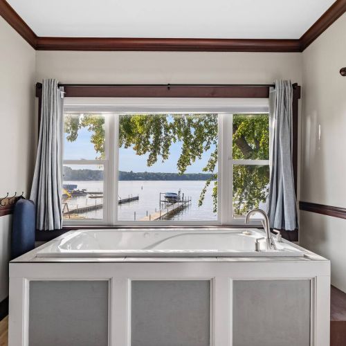 Jacuzzi tub in main bedroom overlooking lake
