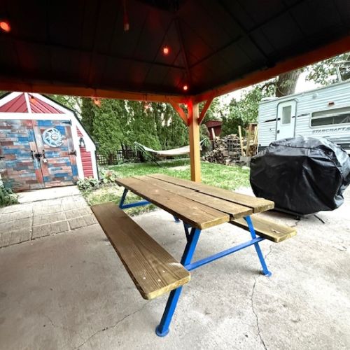 Outdoor Seating & Grill