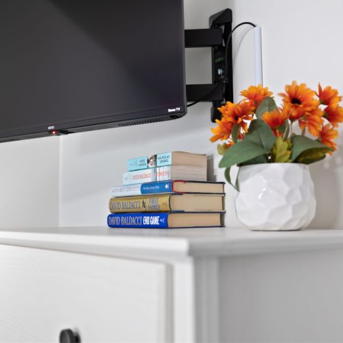 Bedroom 2 - TV and books on dresser.