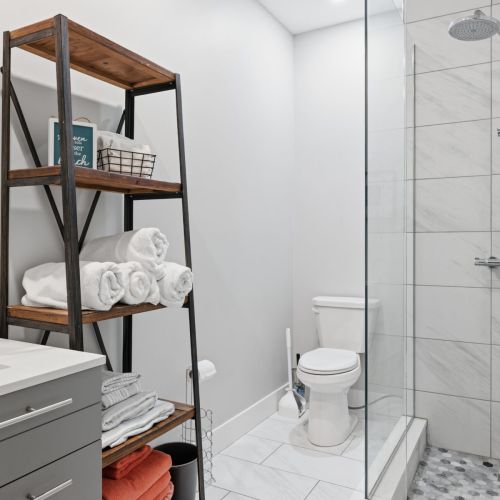 Clean and Updated Full Bathroom.