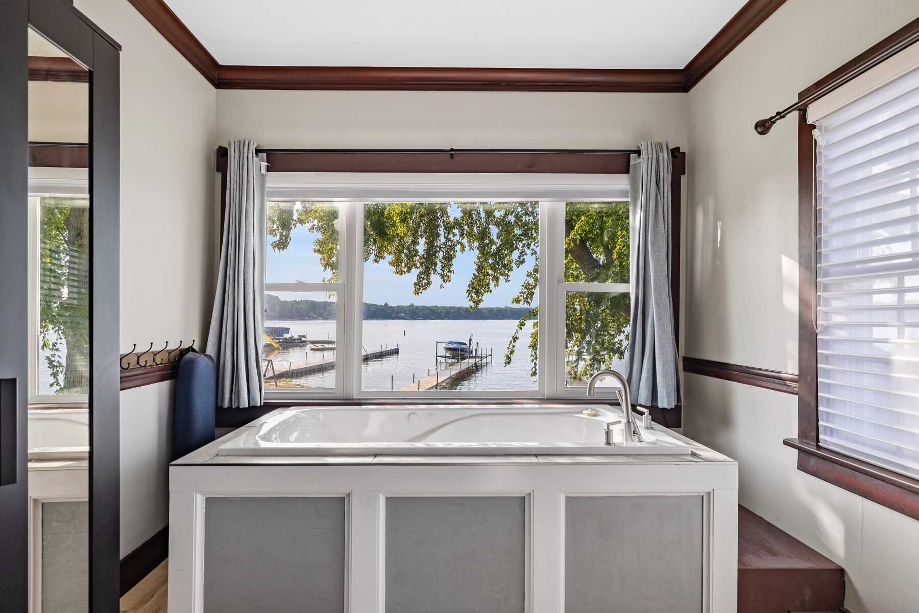 Jacuzzi tub in main bedroom overlooking lake