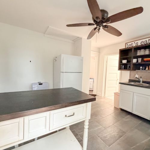 Another view of the kitchen.