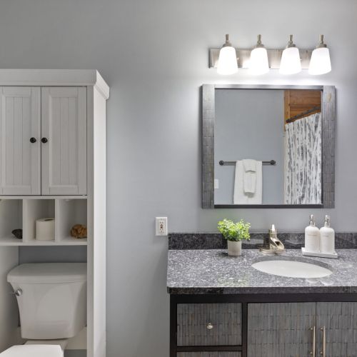 Full Bathroom 2 Vanity area.