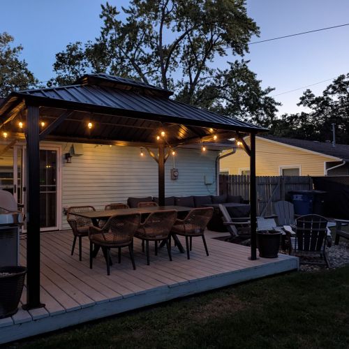 Gather around the gas or wood fire pit for s'mores and sunset after a day at the beach. The perfect way to end your Lake Michigan adventure!