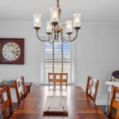 Willow's Retreat House - Dining room that seats 6 guests with a high chair