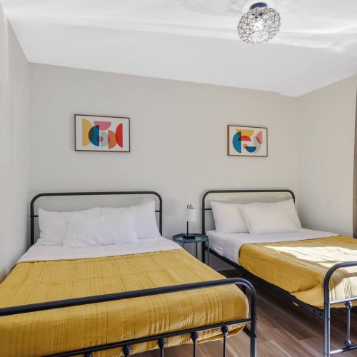 2 Double Beds