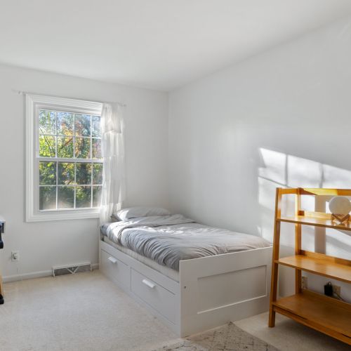 Willow on the Pond - Bedroom 3 has a single with a pull out single underneath.