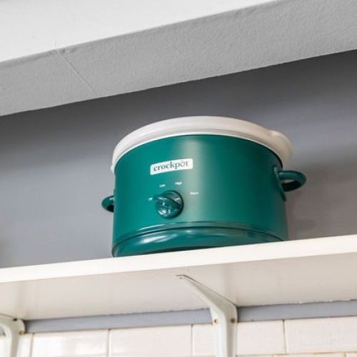 Prepare easy, delicious meals with the provided crockpot.