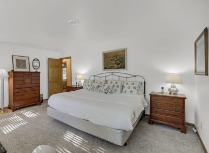 King bedroom with En Suite bathroom and walk in closet