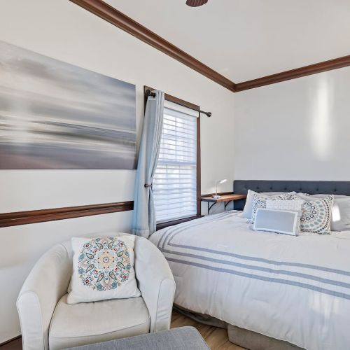 Large bedroom with king bed with lake views and jacuzzi