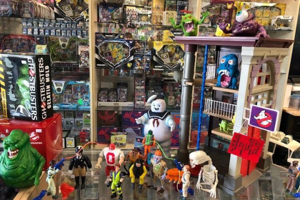Monroes Collectibles Toys & Comics
