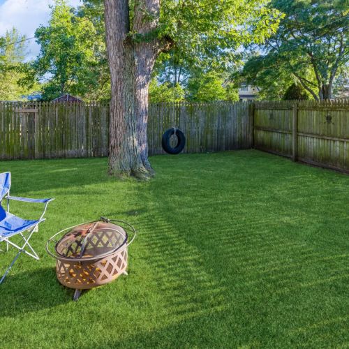 Pet friendly (Pet Fee Applied)
Fully Fenced in Backyard
Fire Pit
Tire Swing