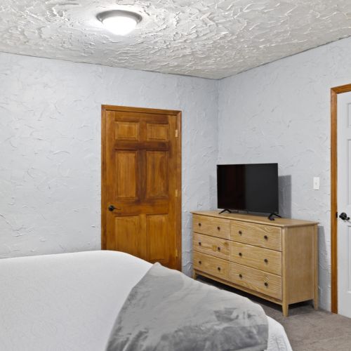 Bedroom 4 -TV and dresser.